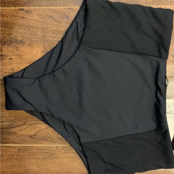 L*space two piece black top and bottom. Xs - Picture 6 of 9